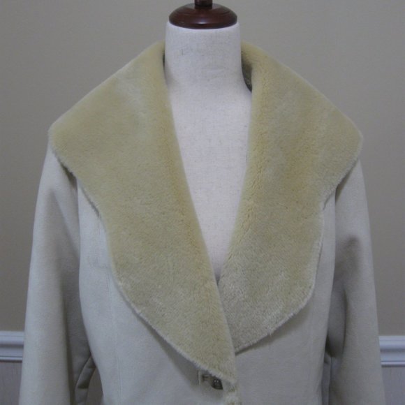 ***SOLD***  Calvin Klein Ultra Soft Faux Shearling Coat sz L Cream Beige - Picture 2 of 14